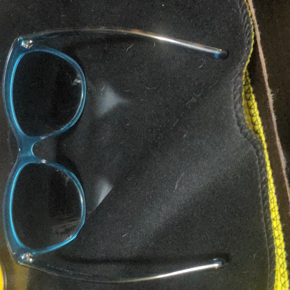 Coach sunglasses - Picture 3 of 4